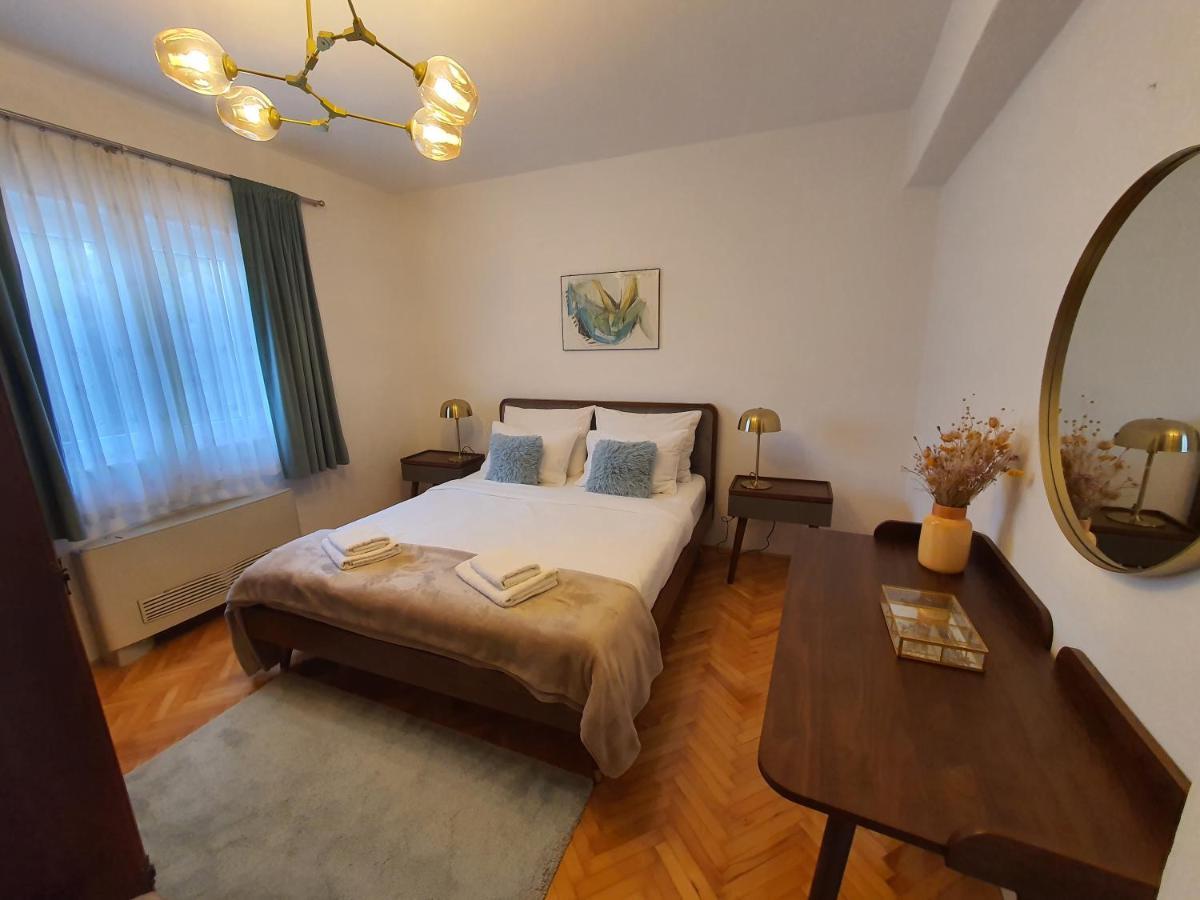 Apartments Dvor - Ap1, Ap2, Ap3 Baška Voda Extérieur photo