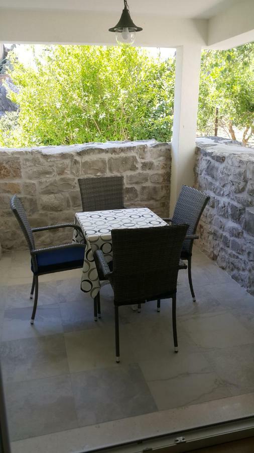 Apartments Dvor - Ap1, Ap2, Ap3 Baška Voda Extérieur photo