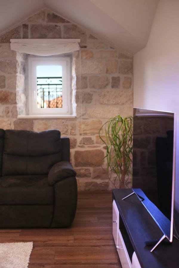Apartments Dvor - Ap1, Ap2, Ap3 Baška Voda Extérieur photo