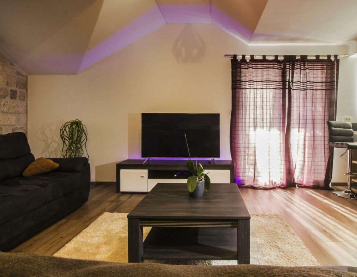 Apartments Dvor - Ap1, Ap2, Ap3 Baška Voda Extérieur photo