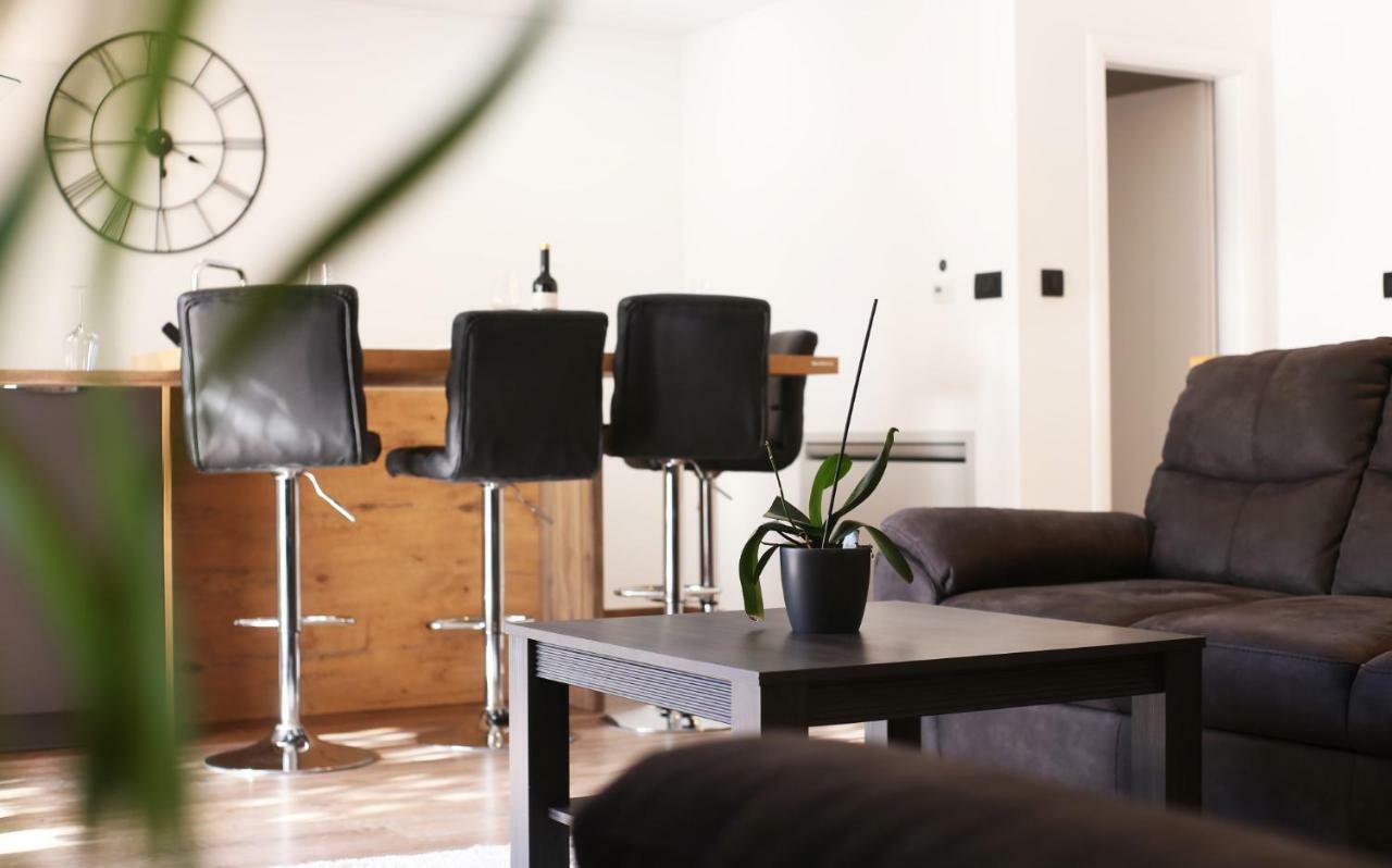 Apartments Dvor - Ap1, Ap2, Ap3 Baška Voda Extérieur photo