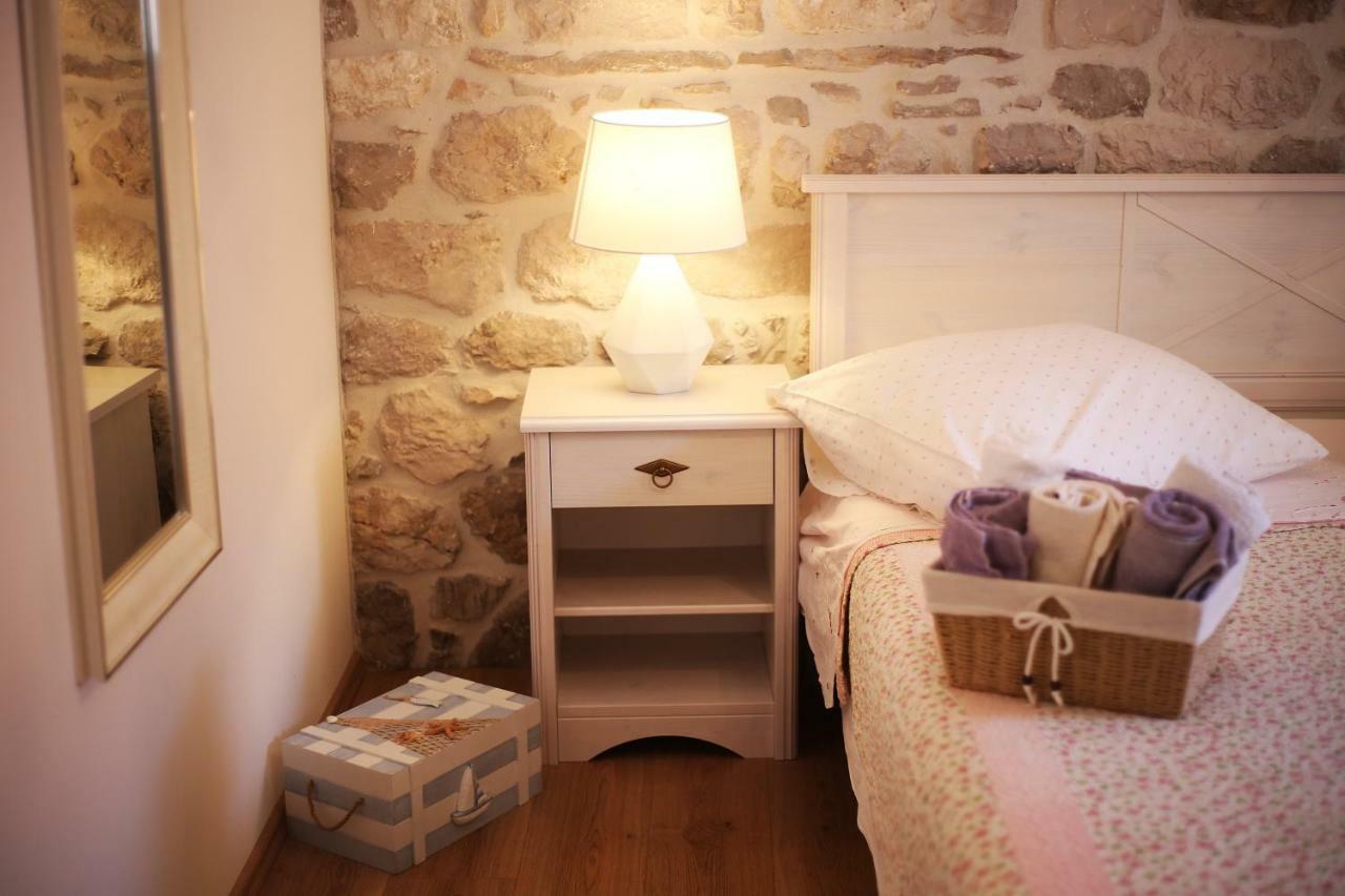 Apartments Dvor - Ap1, Ap2, Ap3 Baška Voda Extérieur photo
