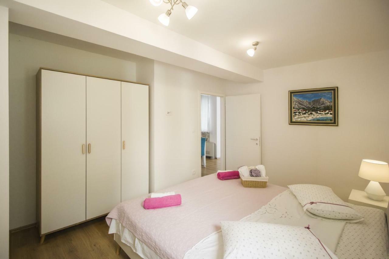 Apartments Dvor - Ap1, Ap2, Ap3 Baška Voda Extérieur photo