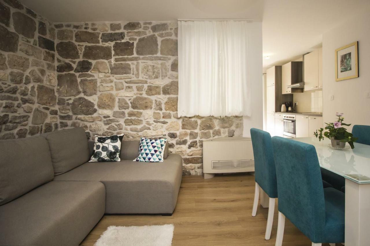 Apartments Dvor - Ap1, Ap2, Ap3 Baška Voda Extérieur photo