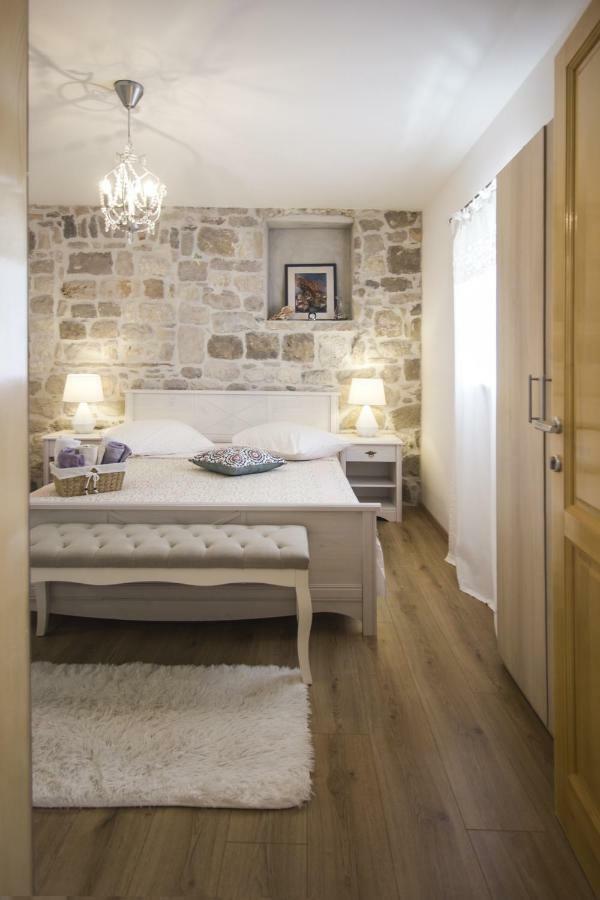 Apartments Dvor - Ap1, Ap2, Ap3 Baška Voda Extérieur photo