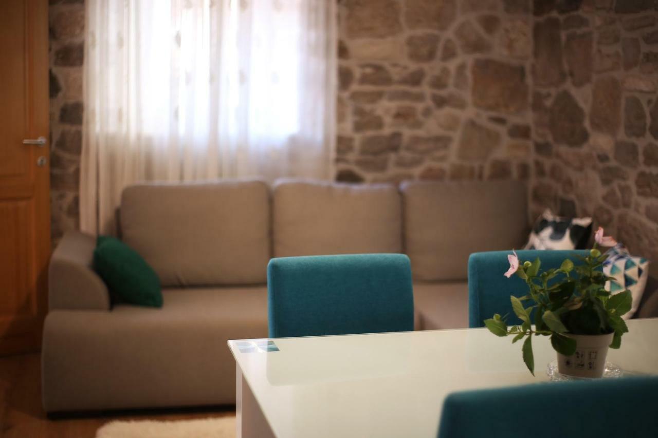 Apartments Dvor - Ap1, Ap2, Ap3 Baška Voda Extérieur photo