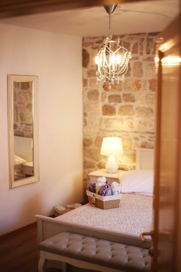 Apartments Dvor - Ap1, Ap2, Ap3 Baška Voda Extérieur photo