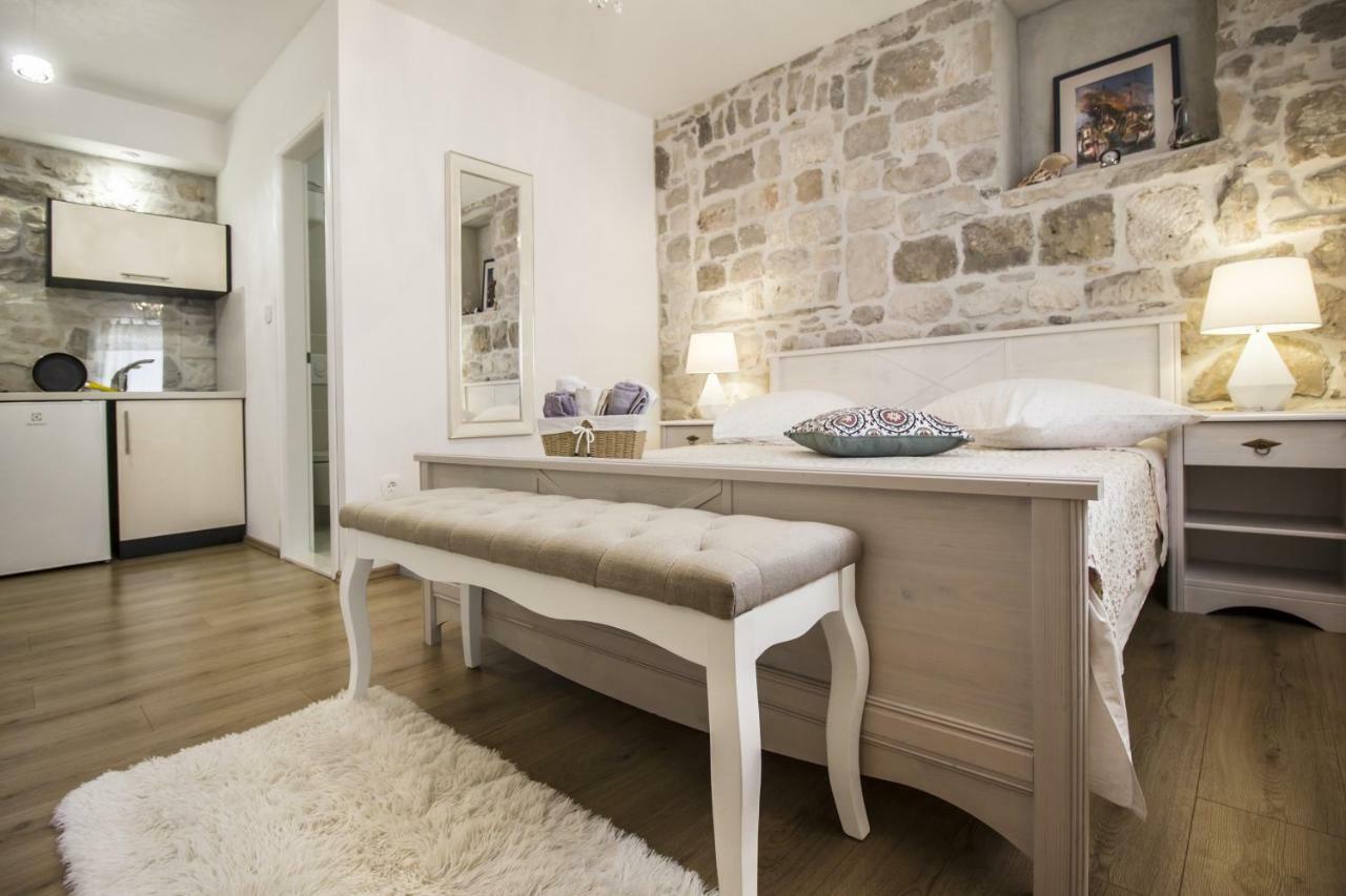 Apartments Dvor - Ap1, Ap2, Ap3 Baška Voda Extérieur photo