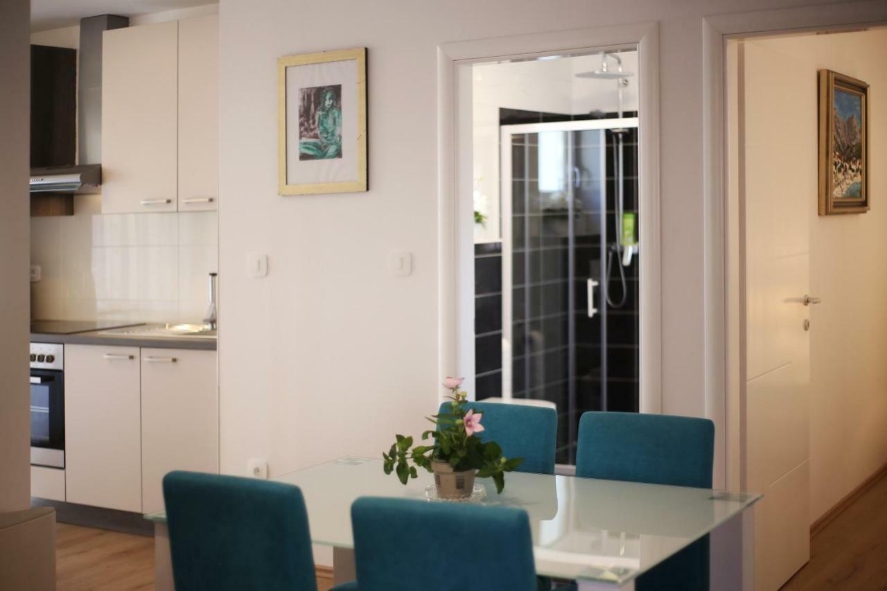 Apartments Dvor - Ap1, Ap2, Ap3 Baška Voda Extérieur photo