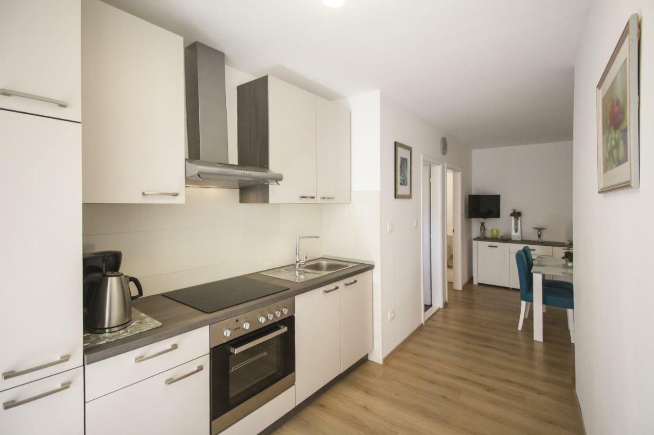 Apartments Dvor - Ap1, Ap2, Ap3 Baška Voda Extérieur photo