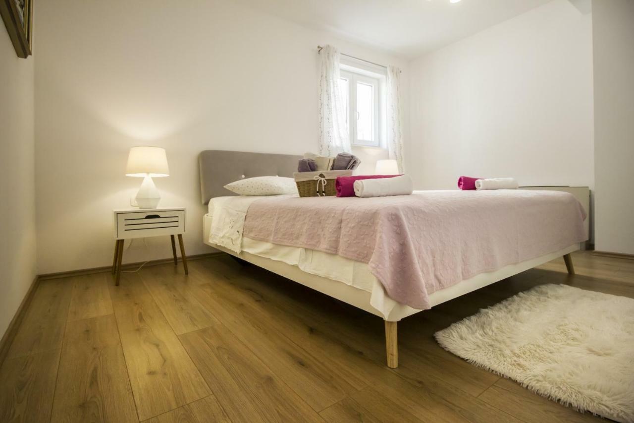 Apartments Dvor - Ap1, Ap2, Ap3 Baška Voda Extérieur photo