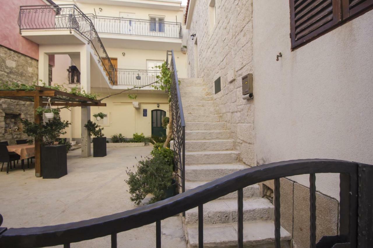 Apartments Dvor - Ap1, Ap2, Ap3 Baška Voda Extérieur photo
