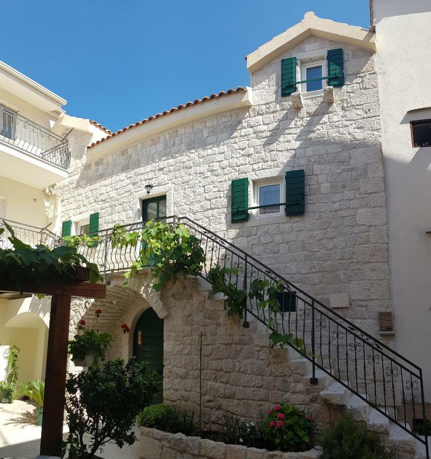 Apartments Dvor - Ap1, Ap2, Ap3 Baška Voda Extérieur photo