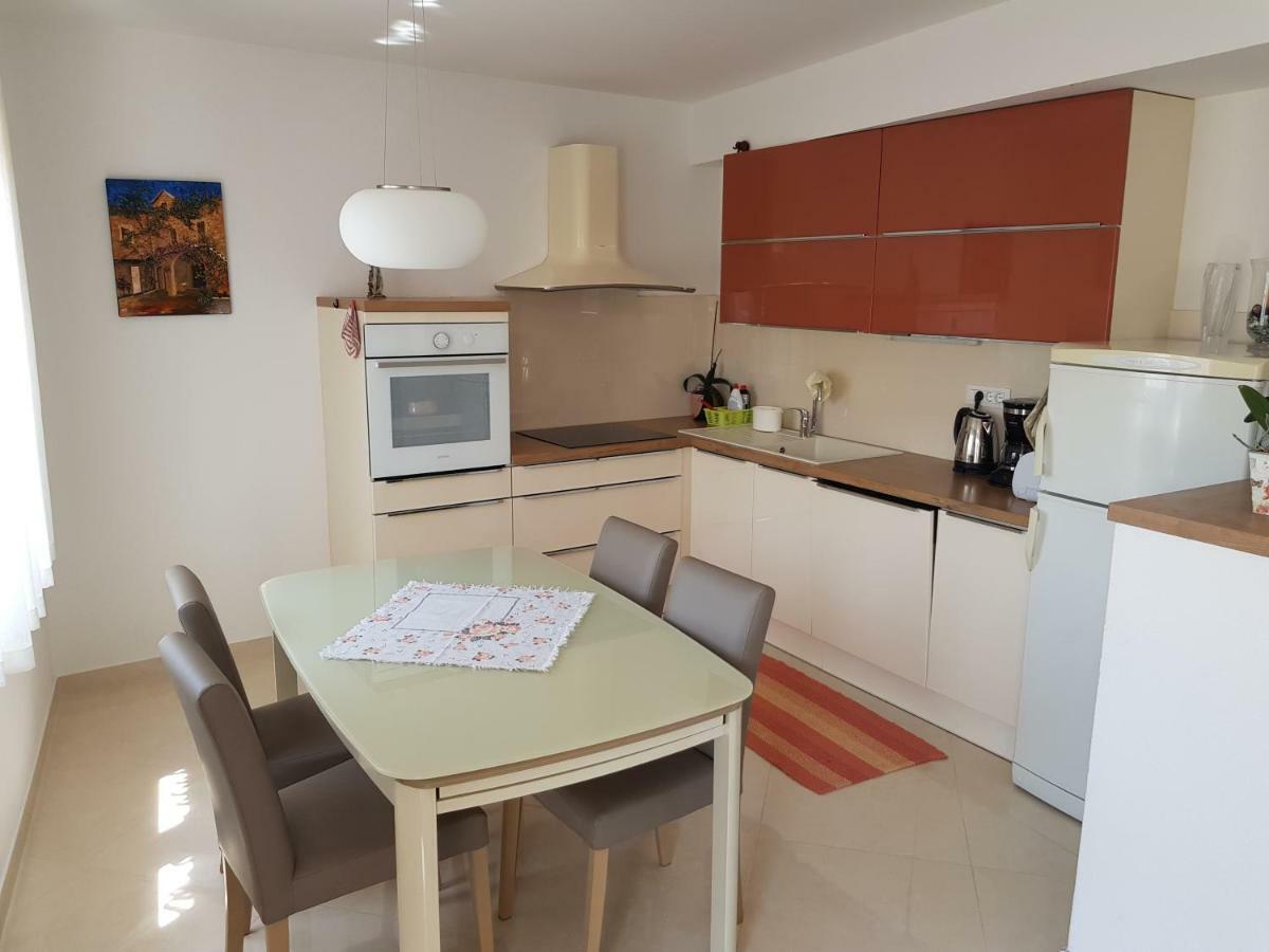 Apartments Dvor - Ap1, Ap2, Ap3 Baška Voda Extérieur photo