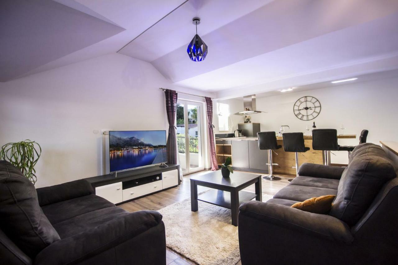 Apartments Dvor - Ap1, Ap2, Ap3 Baška Voda Extérieur photo