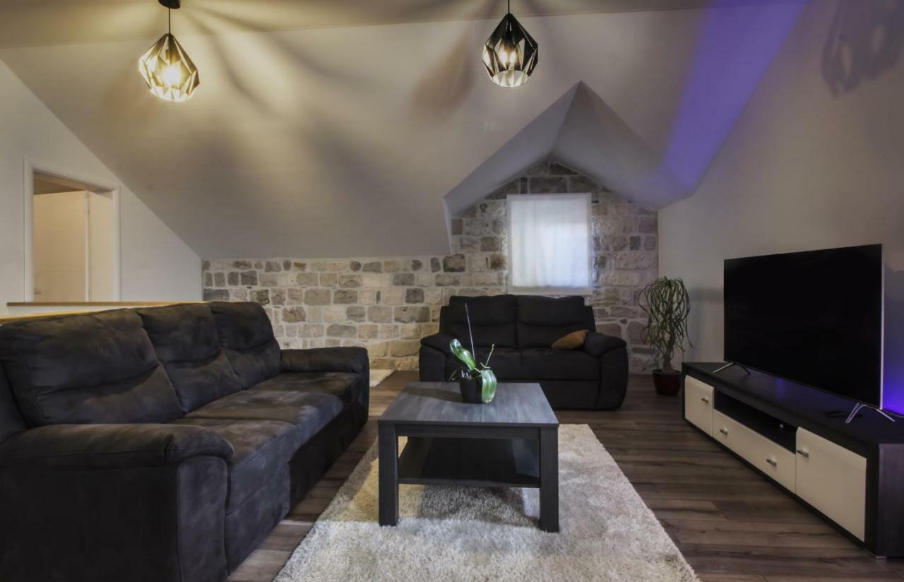 Apartments Dvor - Ap1, Ap2, Ap3 Baška Voda Extérieur photo