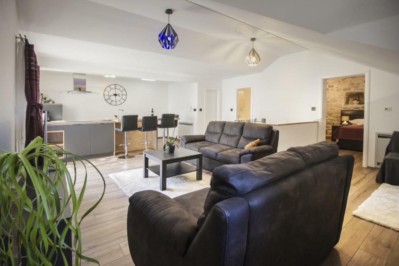 Apartments Dvor - Ap1, Ap2, Ap3 Baška Voda Extérieur photo